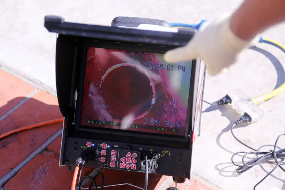 sewer-camera-inspection-monitor-footage camera inspection monitor showing the inside of a pipe with the footage counter at 16 feet